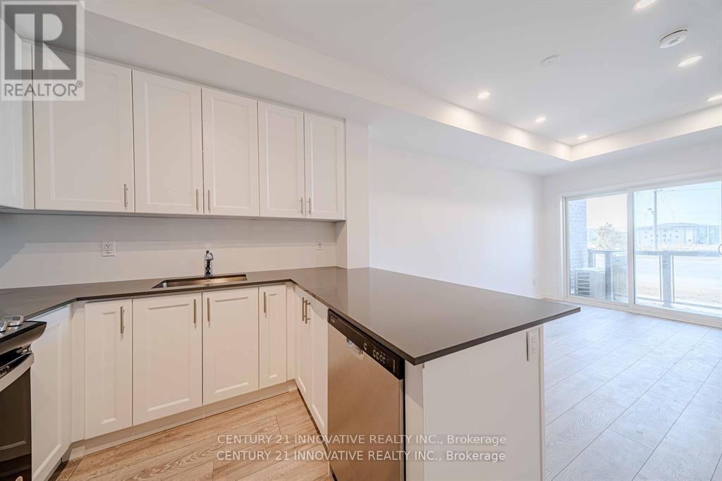10 - 16 Lytham Green Circle, Newmarket, Ontario  L3Y 0H5 - Photo 18 - N13421078