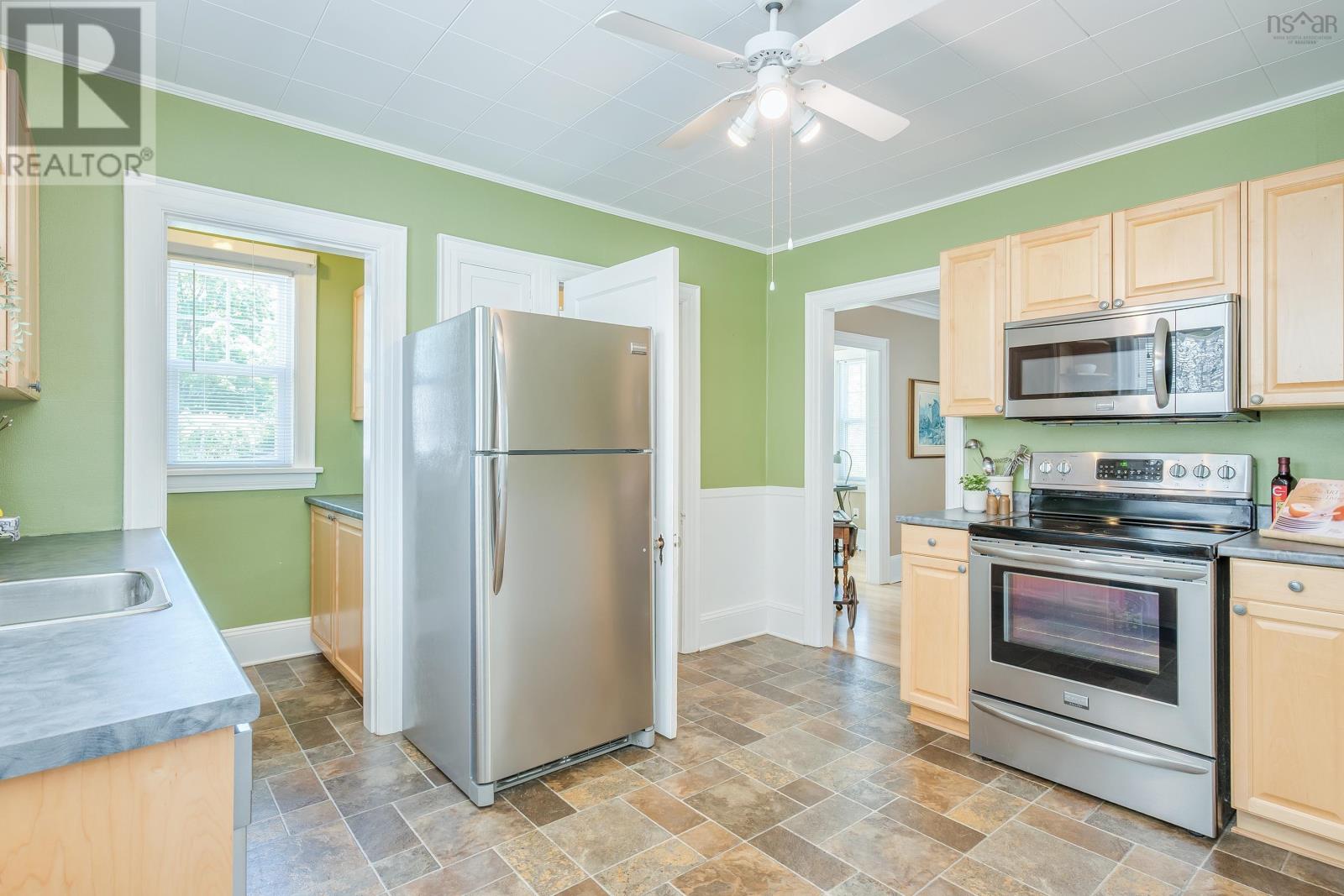 6076 Shirley Street, Halifax, Nova Scotia  B3H 2M8 - Photo 13 - 202613800