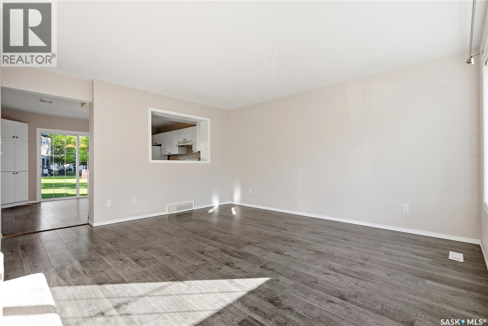 203 670 Kenderdine Road, Saskatoon, Saskatchewan  S7N 4W2 - Photo 4 - SK038737