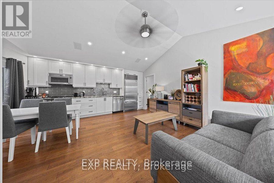 B - 18 Ivylea Street, Ottawa, Ontario  K2G 4X5 - Photo 3 - X13421282