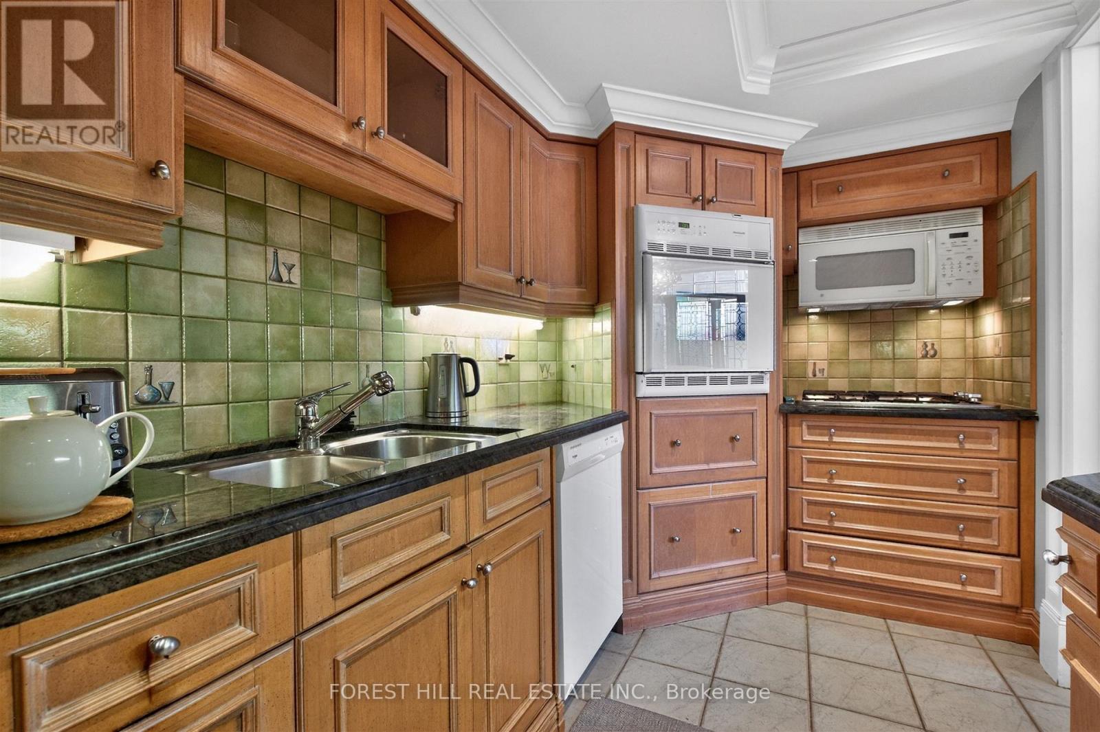 2 - 74 Lynwood Avenue, Toronto, Ontario M4V 1K4 - Photo 11 - C13421290