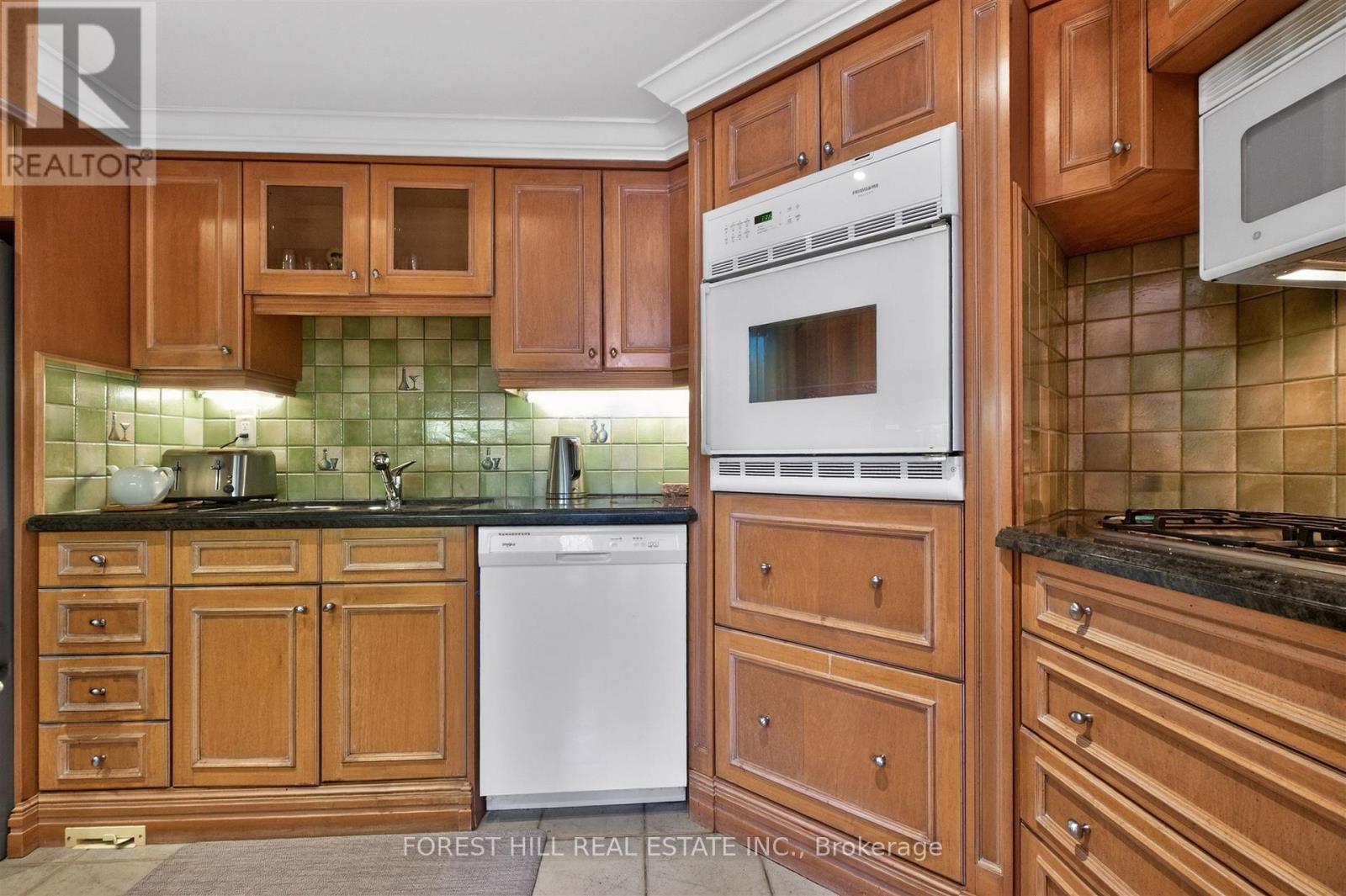 2 - 74 Lynwood Avenue, Toronto, Ontario M4V 1K4 - Photo 12 - C13421290