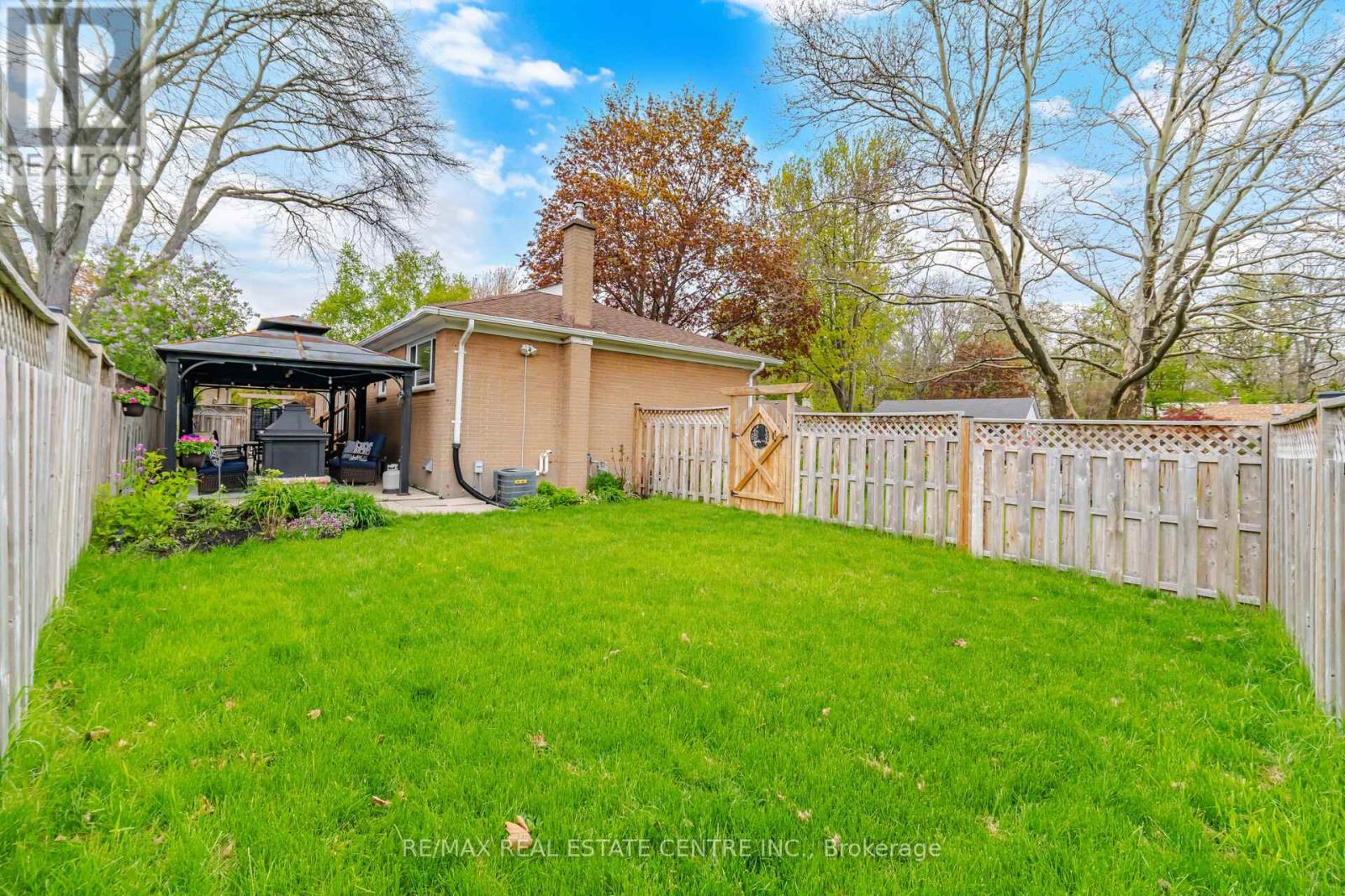 1376 Royal Drive, Burlington, Ontario  L7P 2G9 - Photo 42 - W13124926