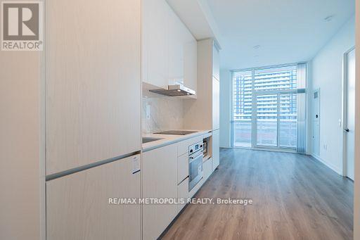 621 - 28 Interchange Way, Vaughan, Ontario  L4K 5Z7 - Photo 4 - N13421308