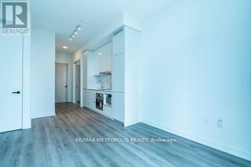 621 - 28 Interchange Way, Vaughan, Ontario  L4K 5Z7 - Photo 8 - N13421308