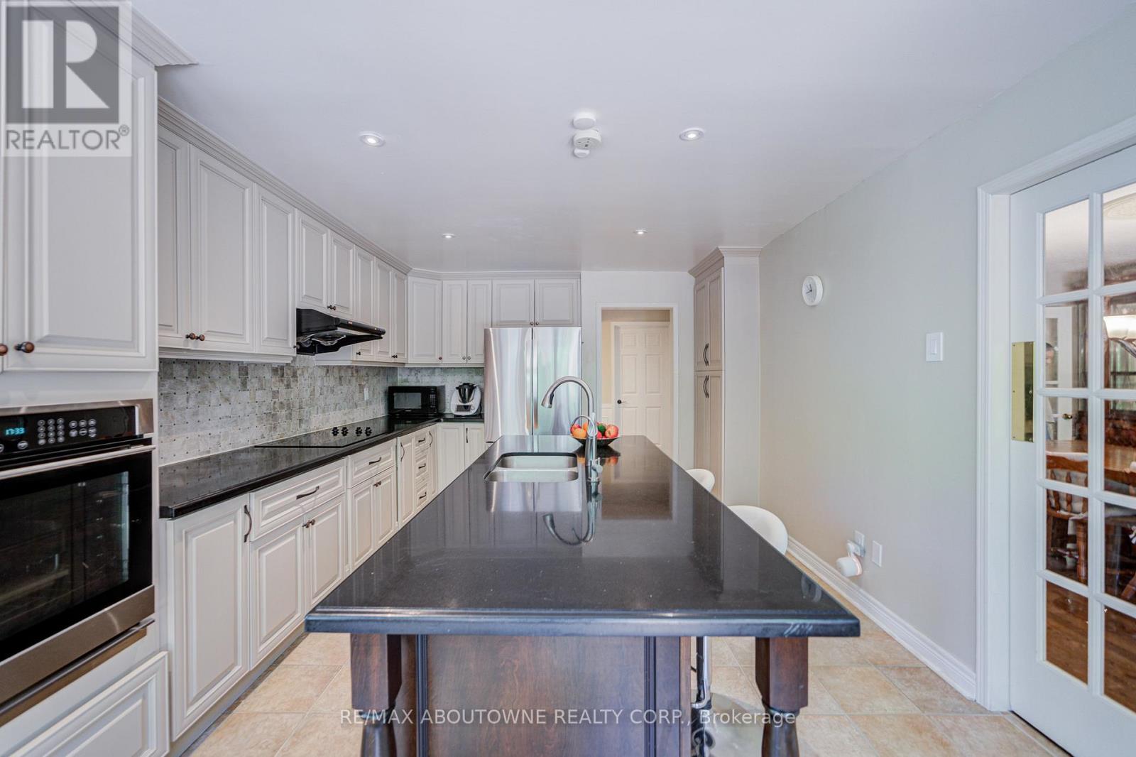 1273 Blackthorn Place, Oakville, Ontario  L6M 2P3 - Photo 11 - W13421220