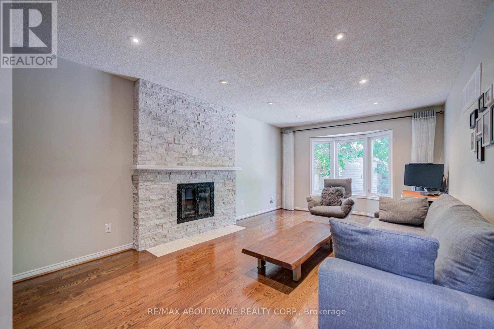 1273 Blackthorn Place, Oakville, Ontario  L6M 2P3 - Photo 13 - W13421220