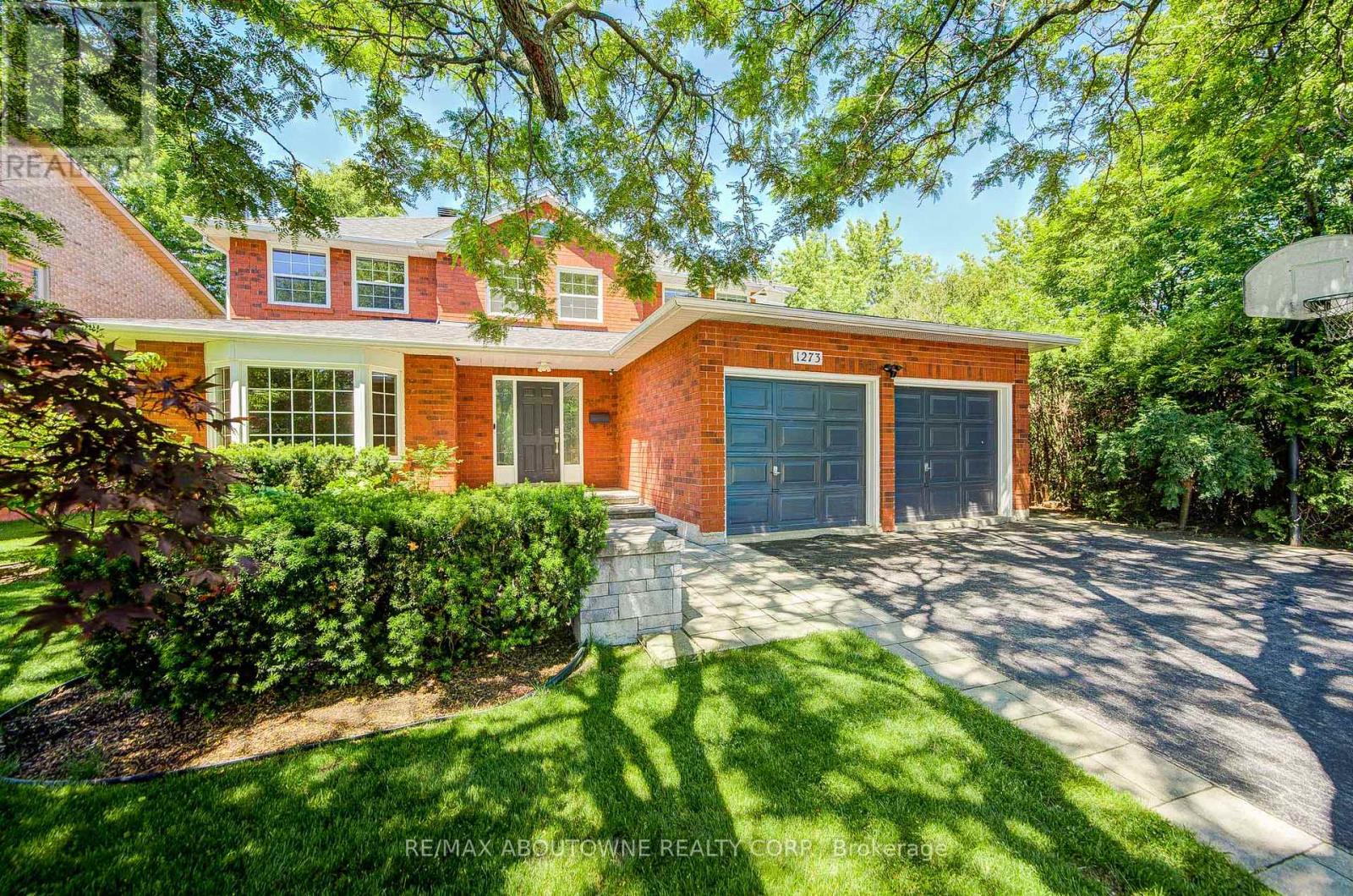 1273 Blackthorn Place, Oakville, Ontario  L6M 2P3 - Photo 2 - W13421220