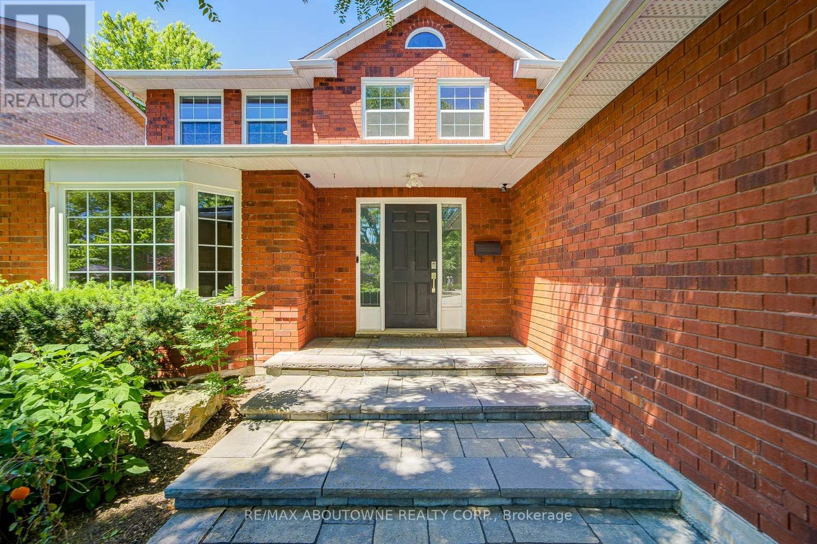 1273 Blackthorn Place, Oakville, Ontario  L6M 2P3 - Photo 3 - W13421220
