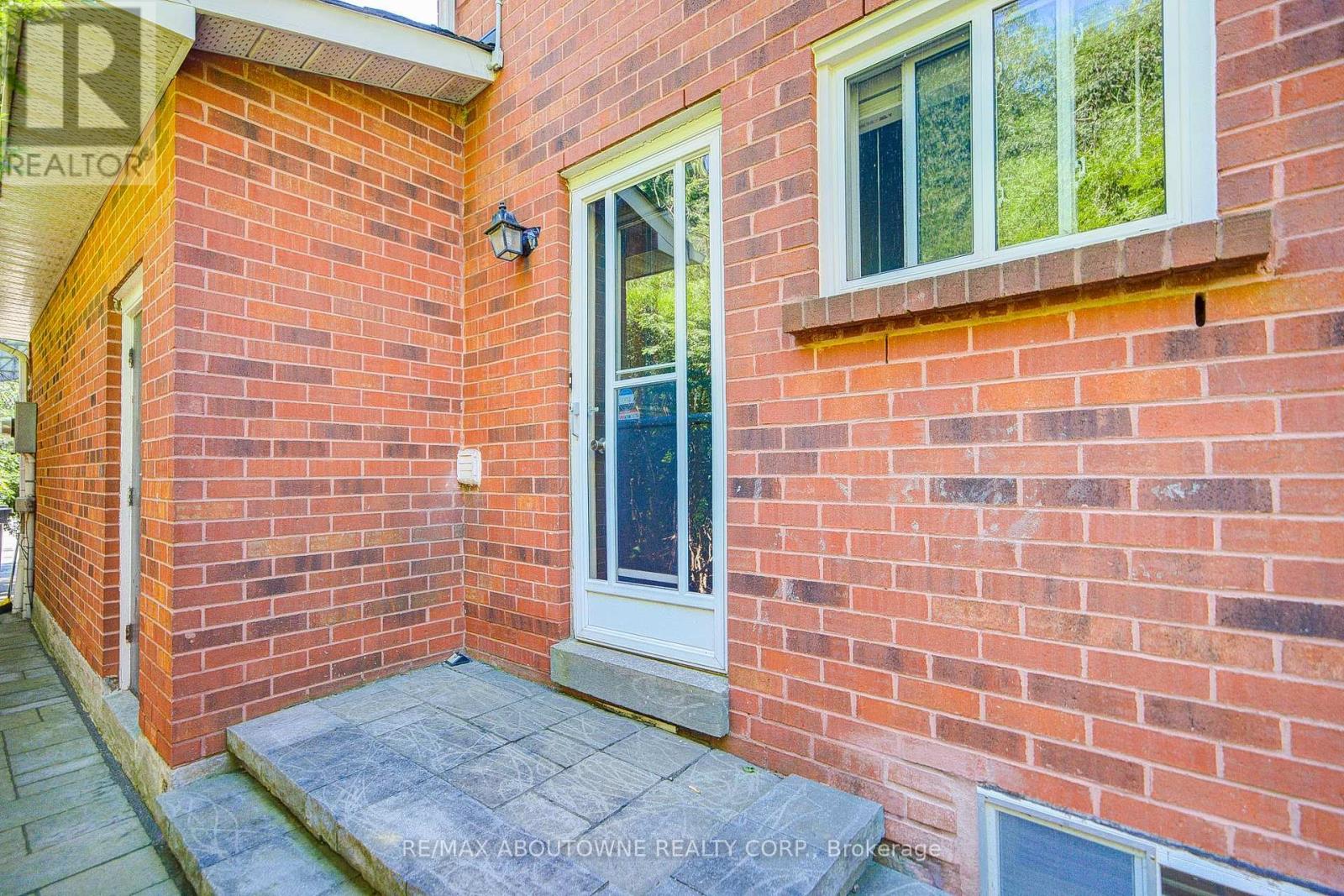 1273 Blackthorn Place, Oakville, Ontario  L6M 2P3 - Photo 35 - W13421220