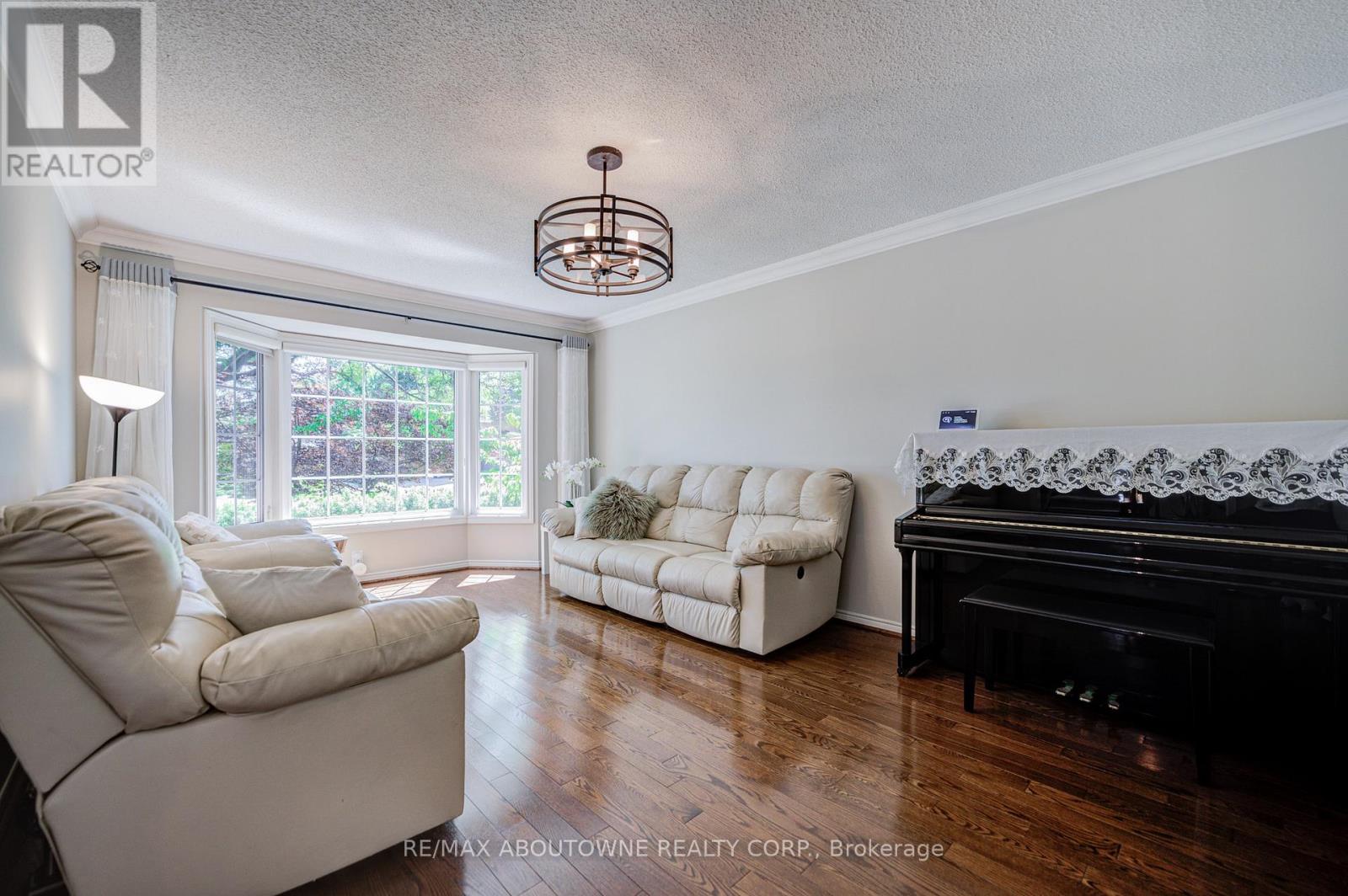 1273 Blackthorn Place, Oakville, Ontario  L6M 2P3 - Photo 8 - W13421220