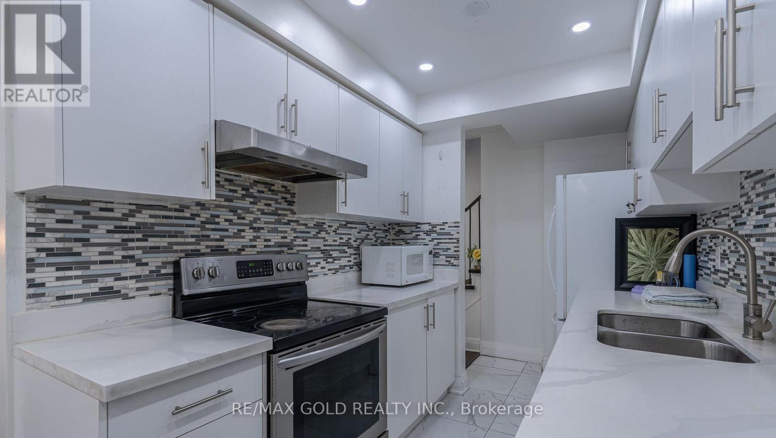 102 BUNCHBERRY WAY, Brampton, Ontario