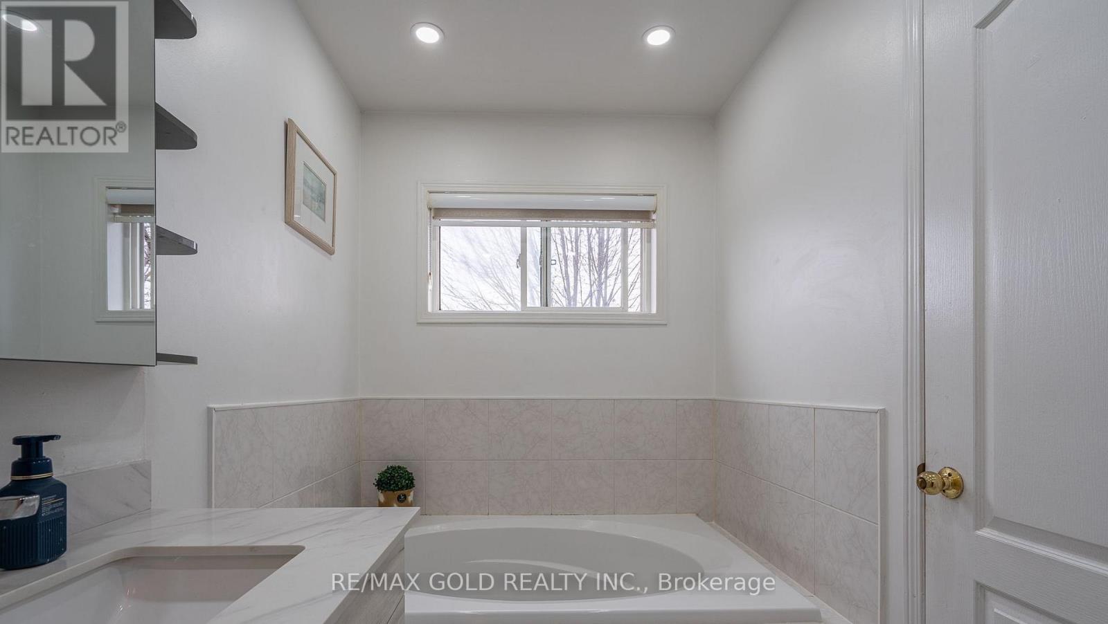 102 Bunchberry Way, Brampton, Ontario  L6R 2E8 - Photo 17 - W13421228