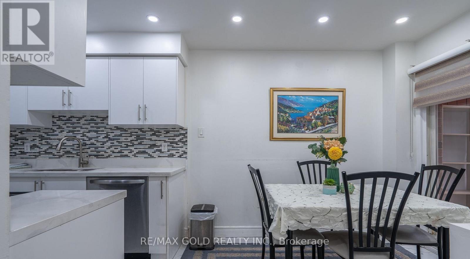 102 Bunchberry Way, Brampton, Ontario  L6R 2E8 - Photo 6 - W13421228