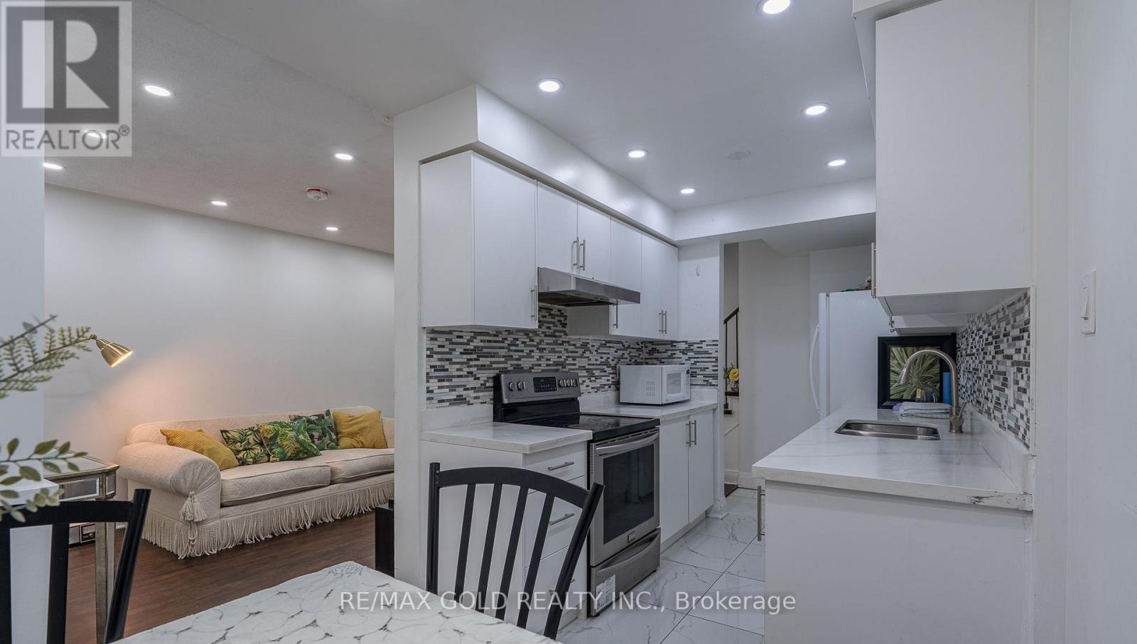 102 Bunchberry Way, Brampton, Ontario  L6R 2E8 - Photo 7 - W13421228