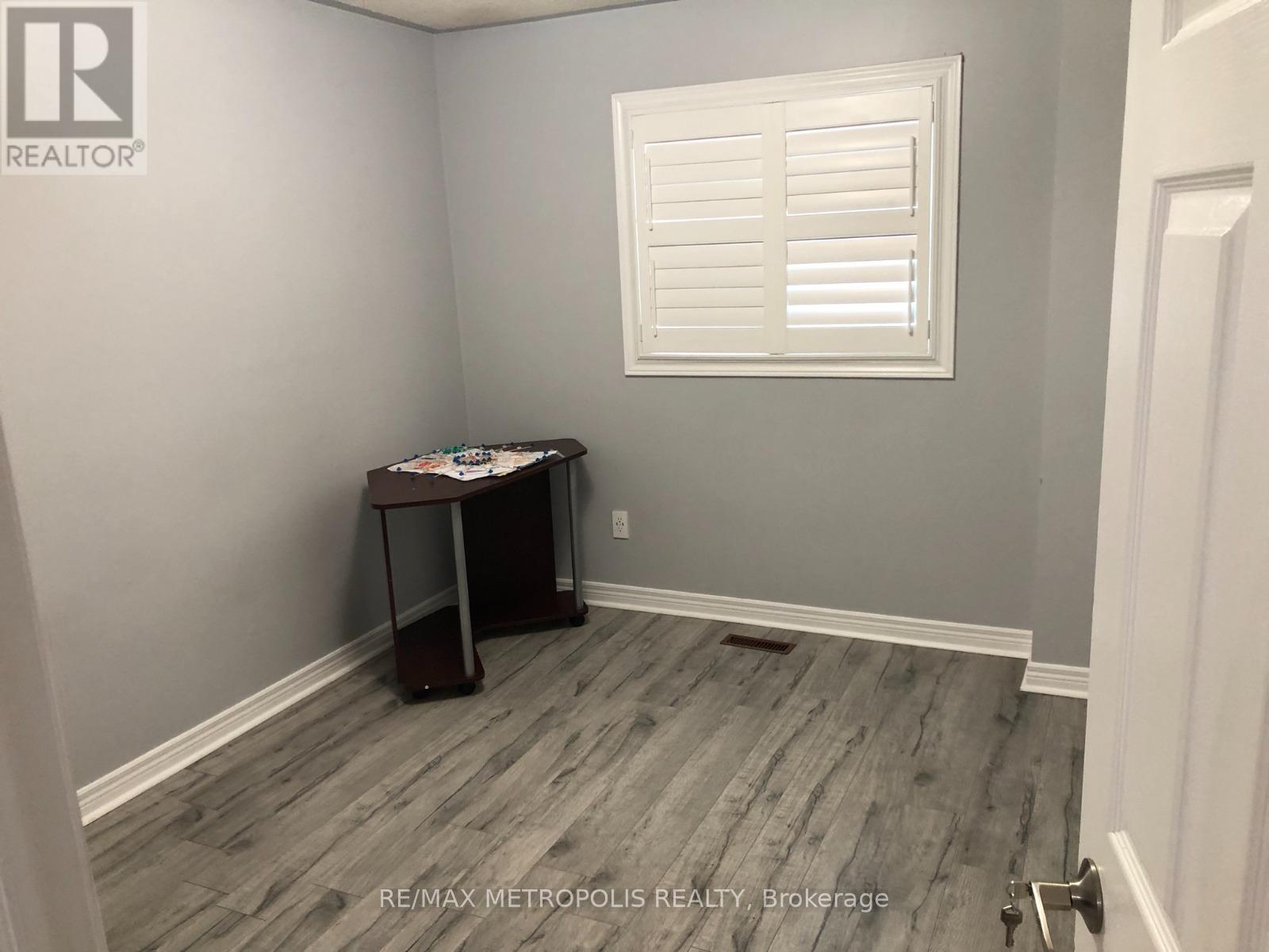 Upper - 5884 Chorley Place, Mississauga, Ontario  L5M 5L7 - Photo 14 - W13421230