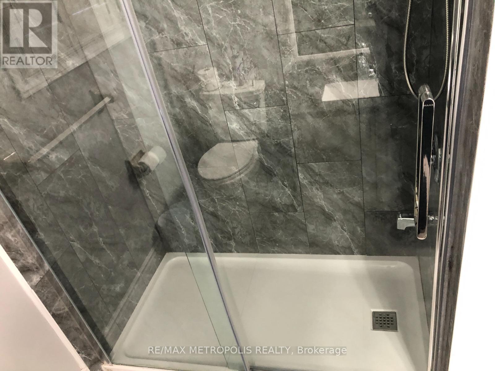 Upper - 5884 Chorley Place, Mississauga, Ontario  L5M 5L7 - Photo 17 - W13421230