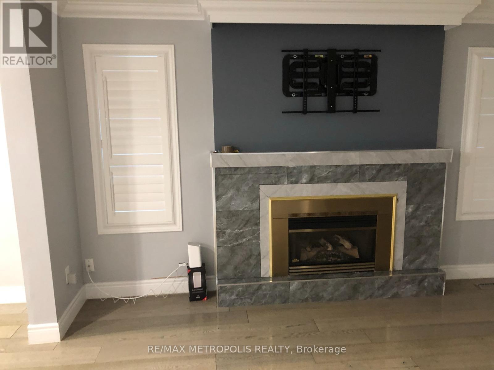 Upper - 5884 Chorley Place, Mississauga, Ontario  L5M 5L7 - Photo 5 - W13421230