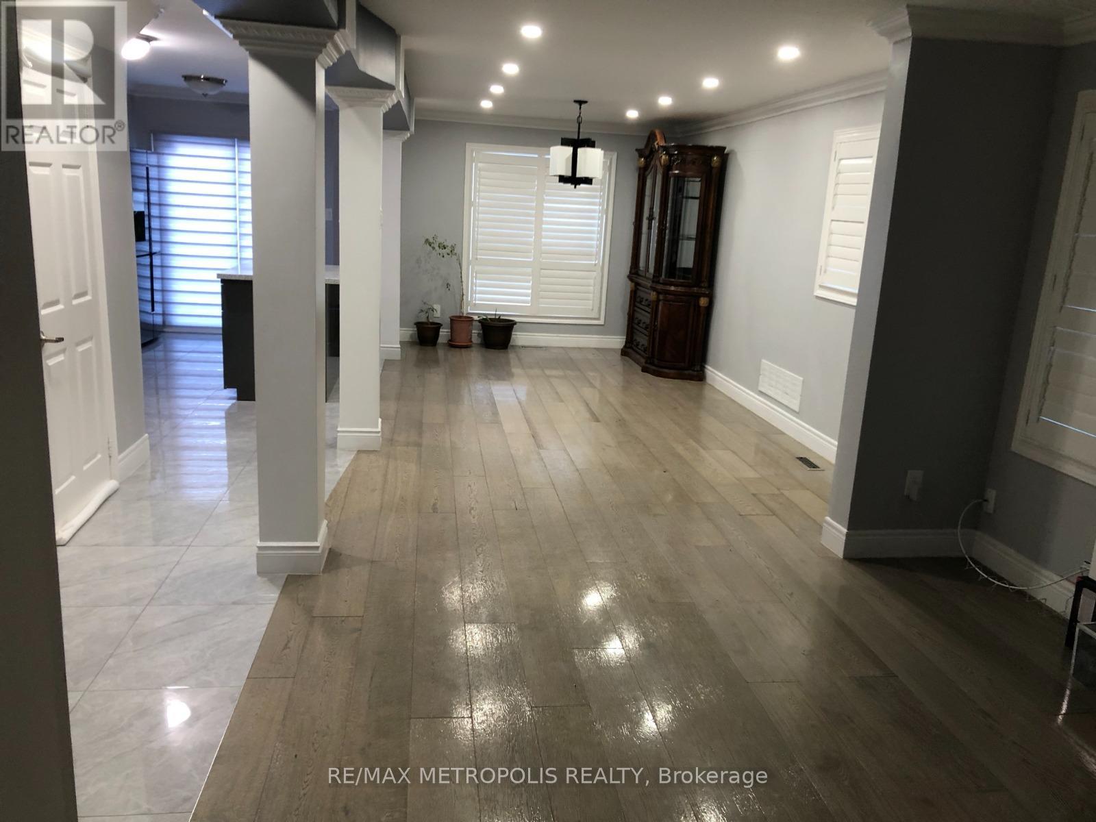 Upper - 5884 Chorley Place, Mississauga, Ontario  L5M 5L7 - Photo 6 - W13421230