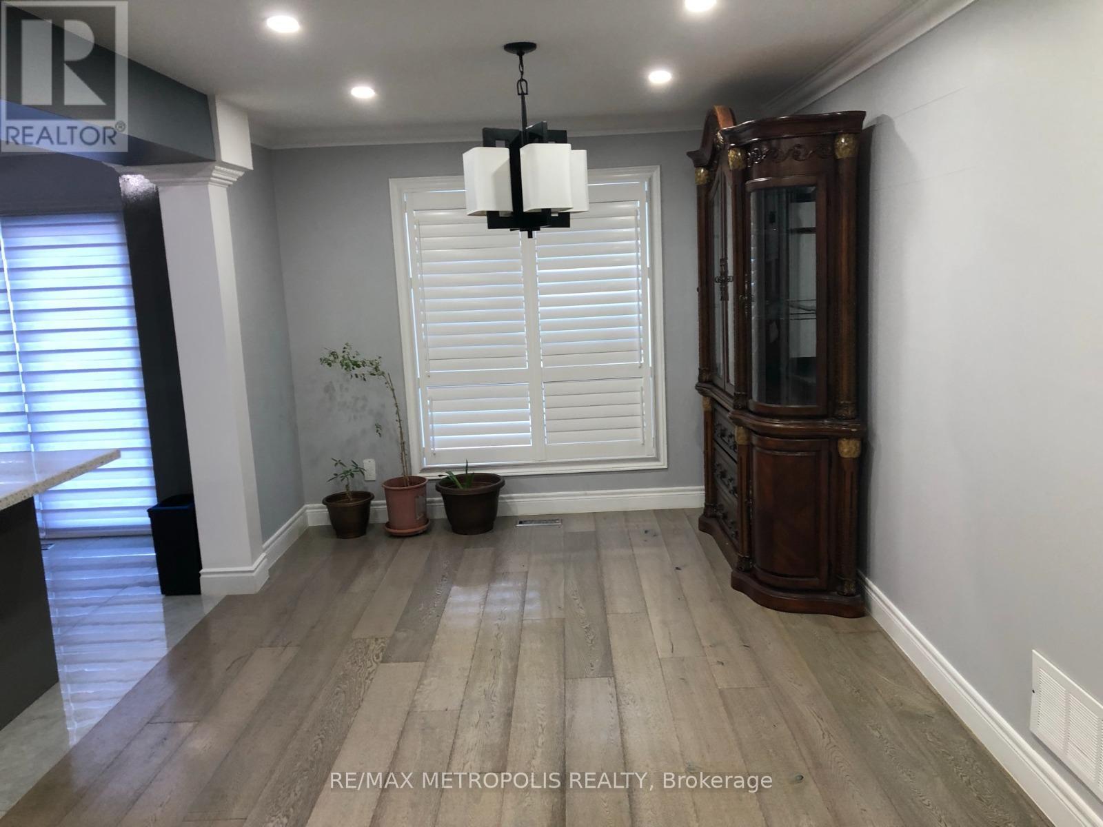 Upper - 5884 Chorley Place, Mississauga, Ontario  L5M 5L7 - Photo 7 - W13421230