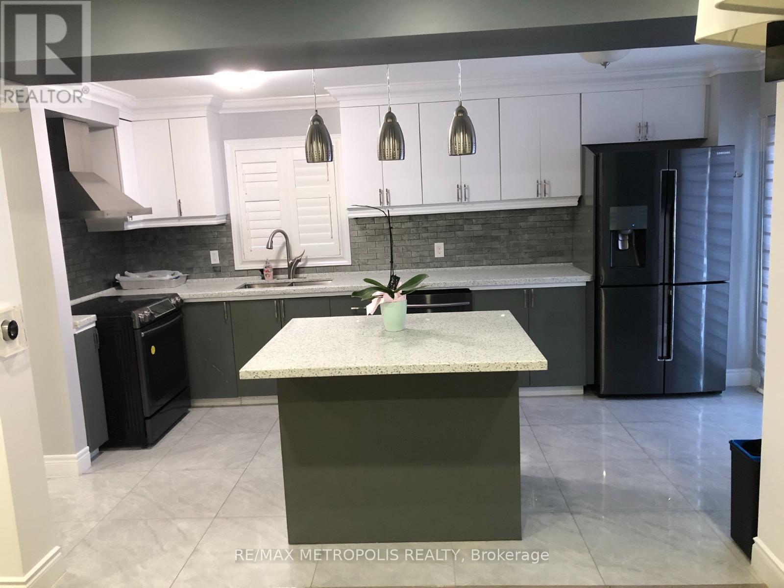 Upper - 5884 Chorley Place, Mississauga, Ontario  L5M 5L7 - Photo 8 - W13421230