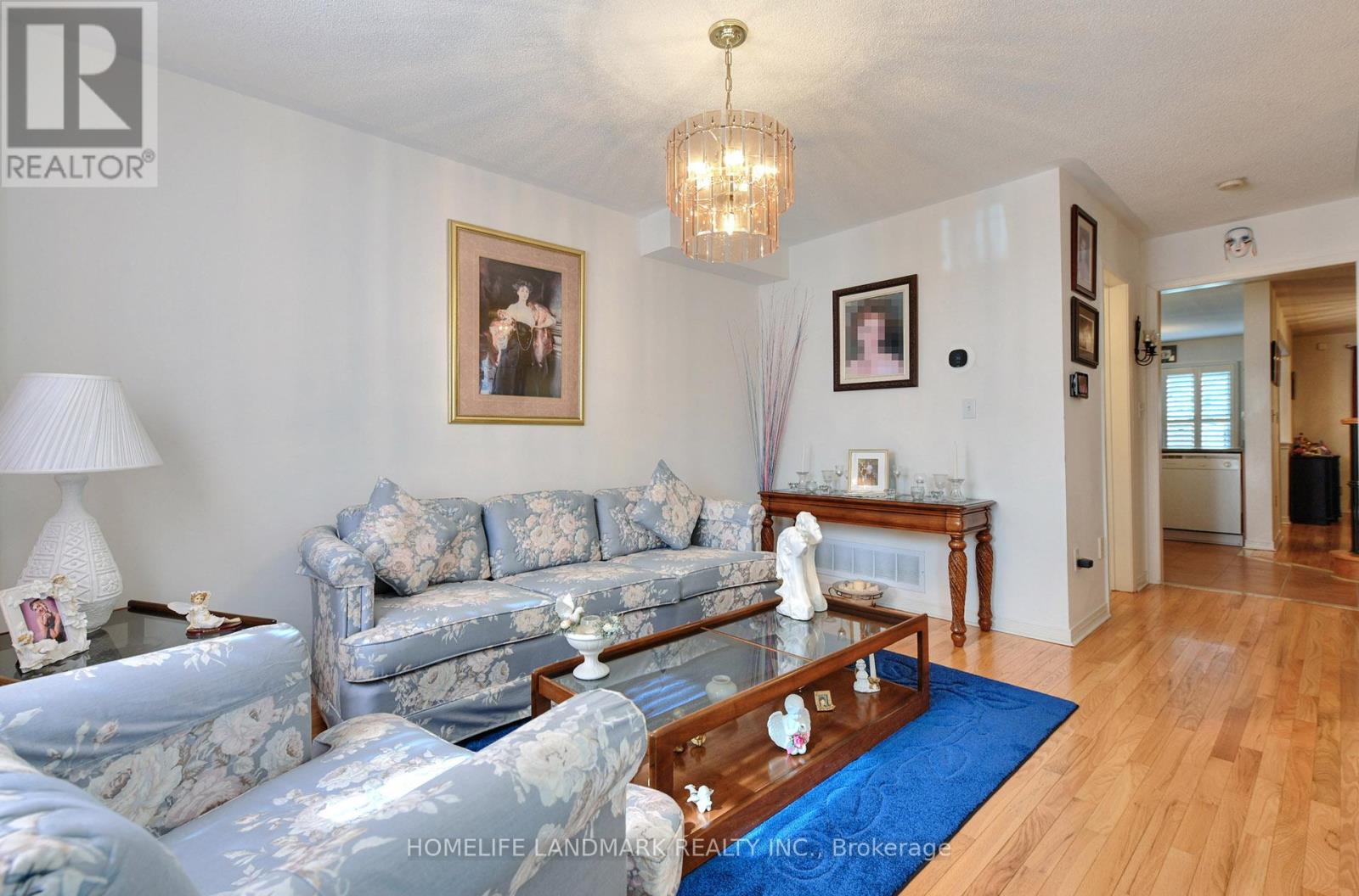 33 Fairway Court, Brampton, Ontario  L6Z 4W4 - Photo 4 - W13421334