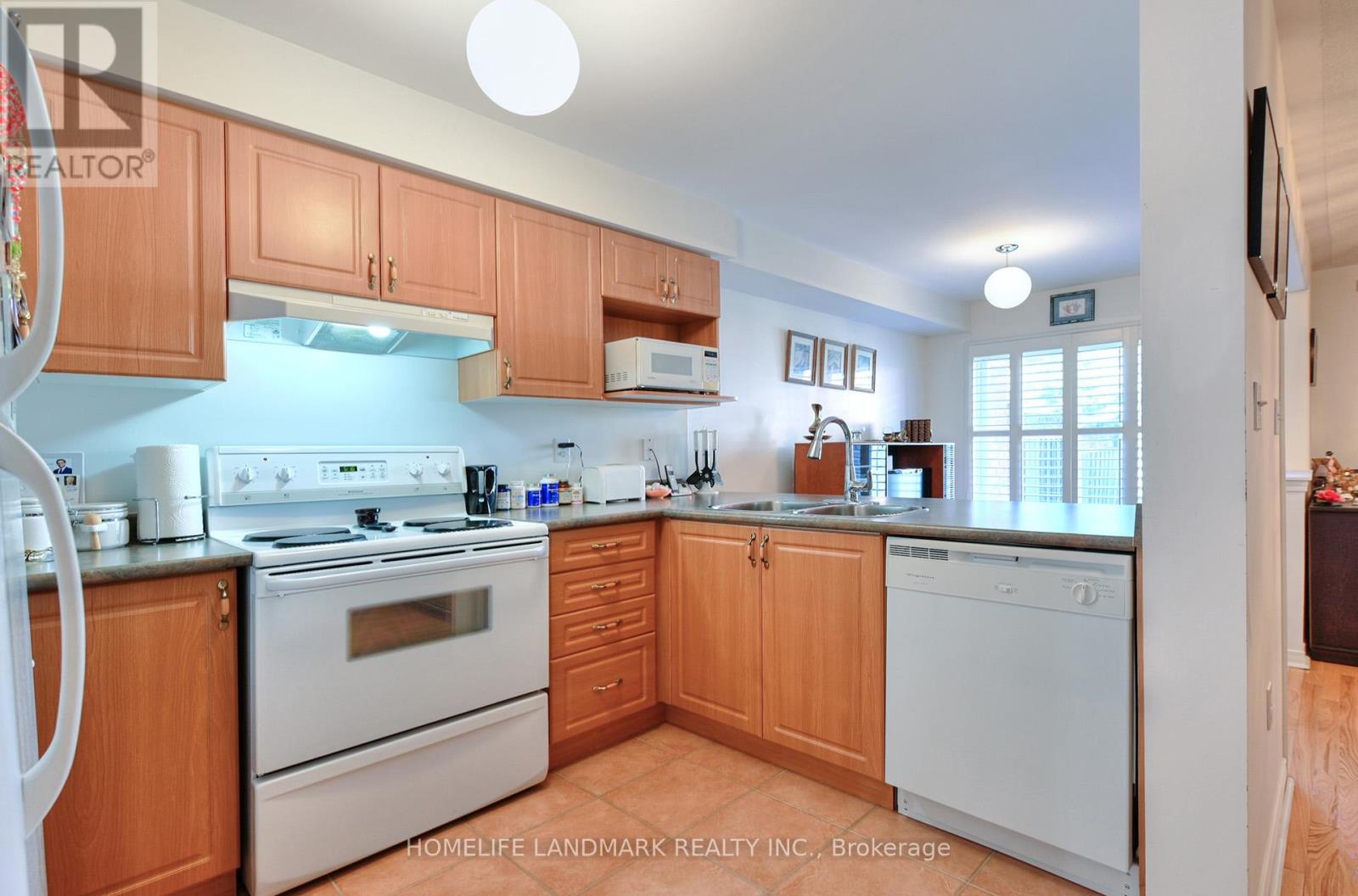 33 Fairway Court, Brampton, Ontario  L6Z 4W4 - Photo 7 - W13421334