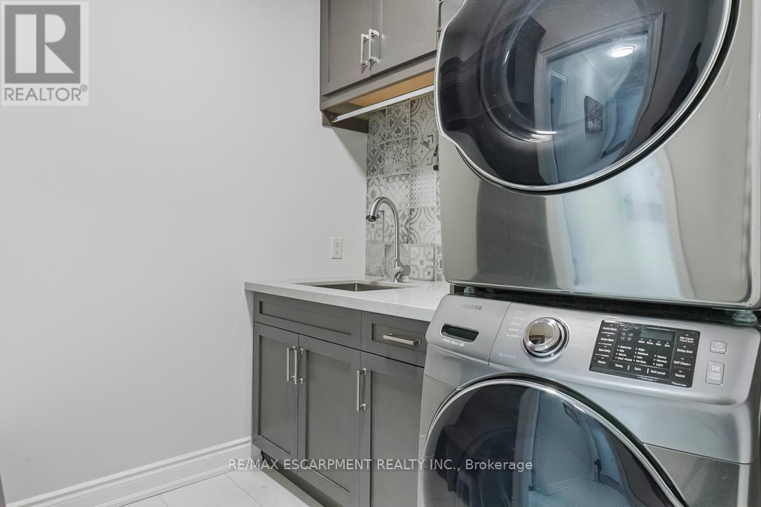 519 Hancock Way, Mississauga, Ontario  L5H 4L5 - Photo 21 - W13421398