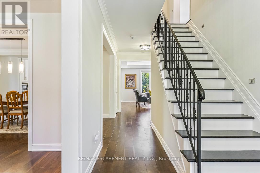 519 Hancock Way, Mississauga, Ontario  L5H 4L5 - Photo 5 - W13421398