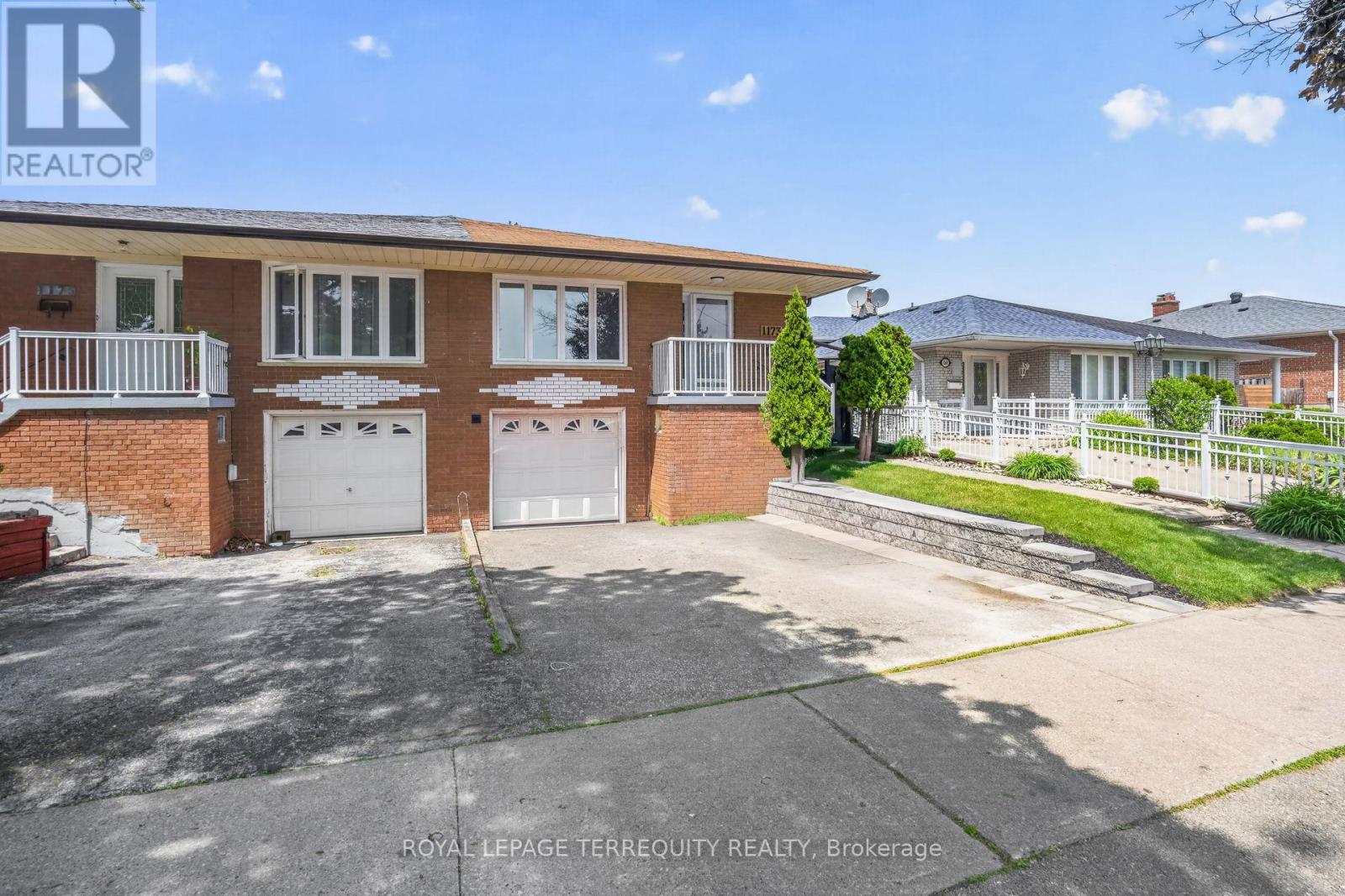 1173 Shadeland Drive, Mississauga, Ontario  L5C 1P2 - Photo 2 - W13421416