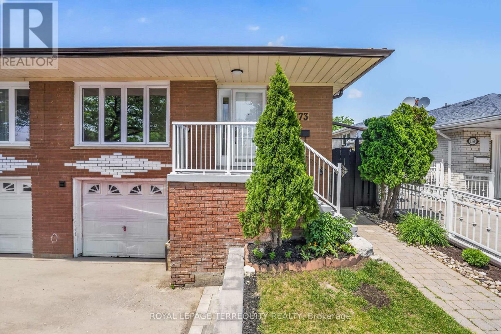 1173 Shadeland Drive, Mississauga, Ontario  L5C 1P2 - Photo 3 - W13421416