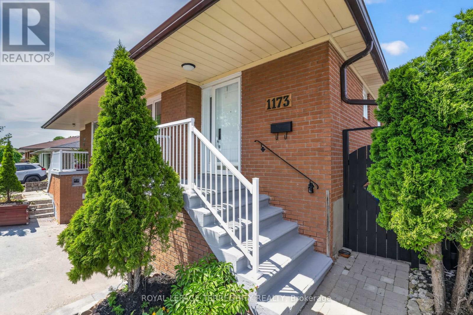 1173 Shadeland Drive, Mississauga, Ontario  L5C 1P2 - Photo 4 - W13421416