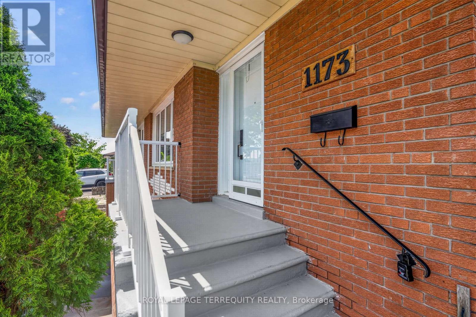 1173 Shadeland Drive, Mississauga, Ontario  L5C 1P2 - Photo 5 - W13421416