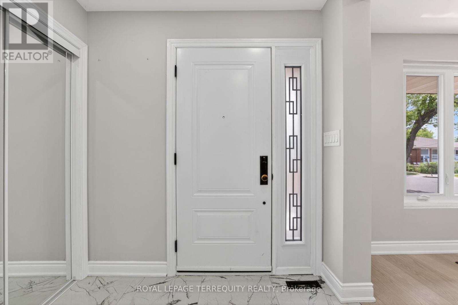 1173 Shadeland Drive, Mississauga, Ontario  L5C 1P2 - Photo 7 - W13421416