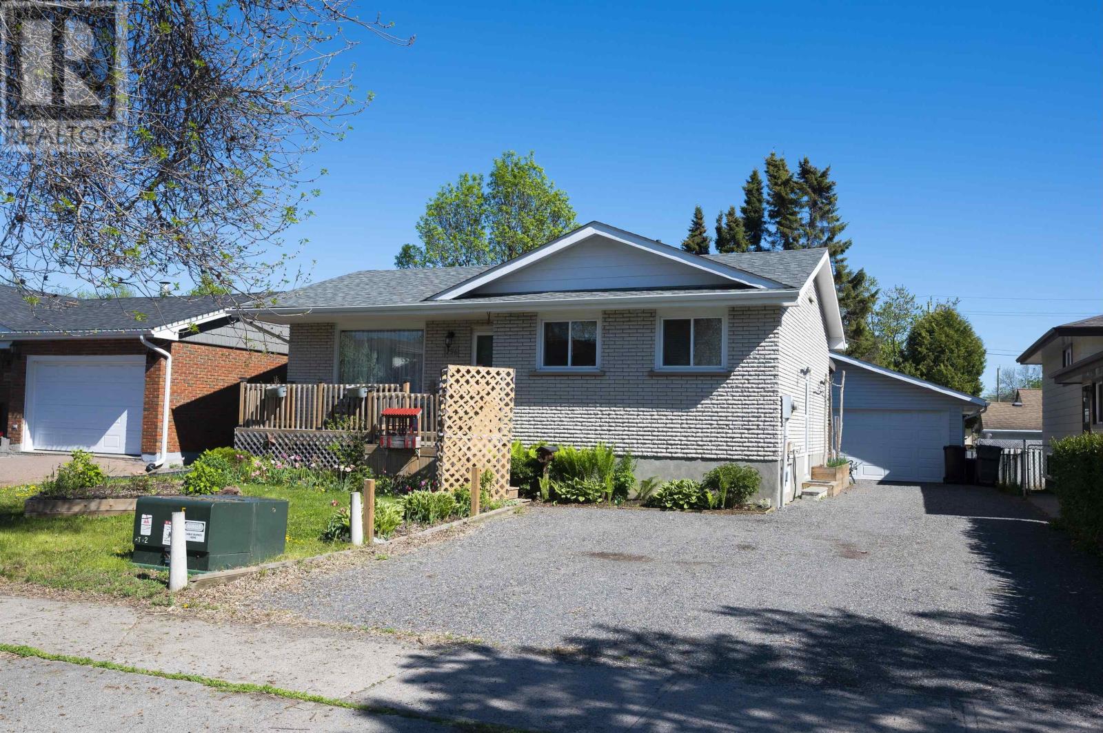 296 Sequoia Drive, Thunder Bay, Ontario