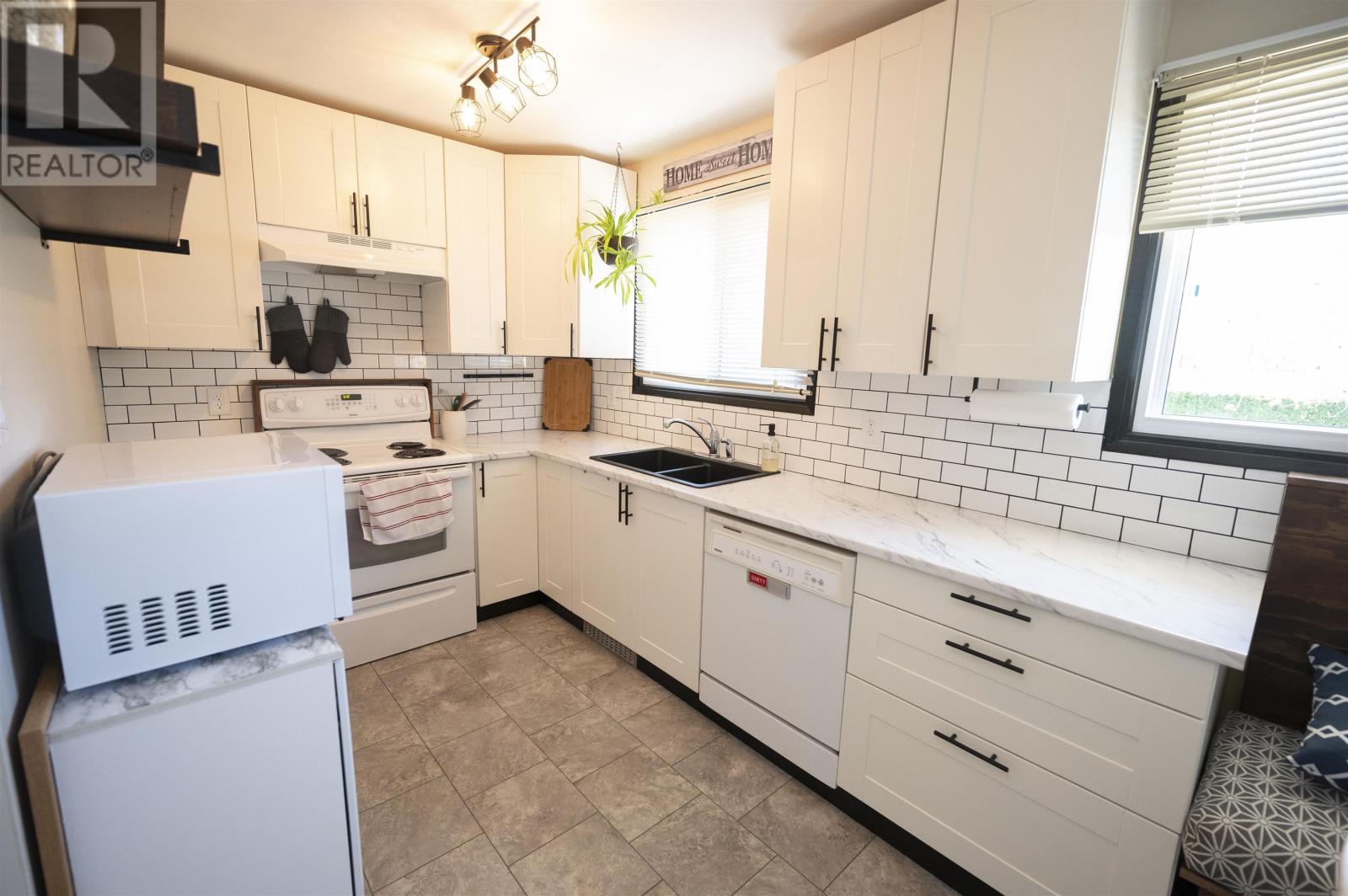 296 Sequoia Drive, Thunder Bay, Ontario  P7B 5T5 - Photo 10 - TB2601429