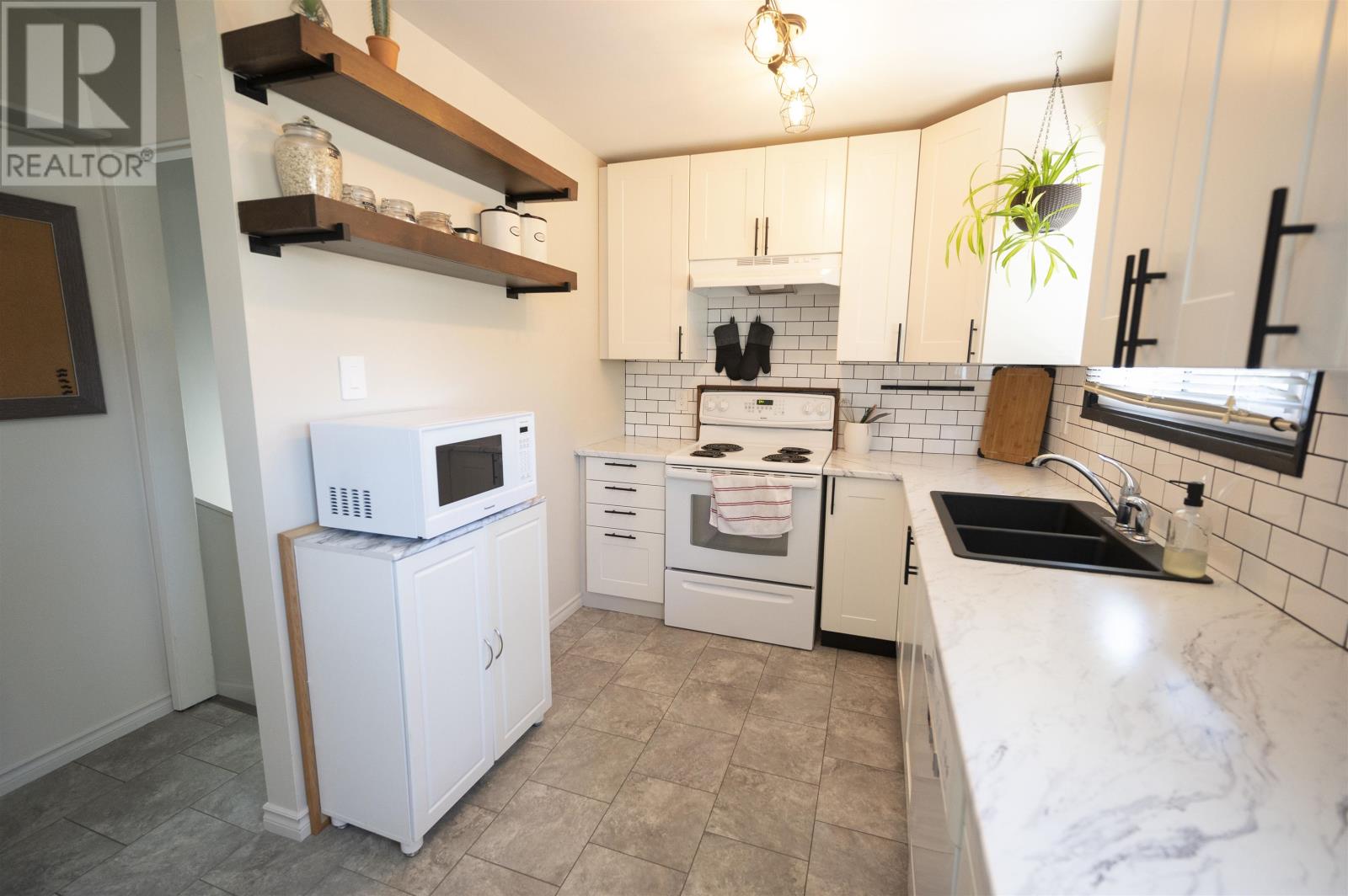 296 Sequoia Drive, Thunder Bay, Ontario  P7B 5T5 - Photo 11 - TB2601429