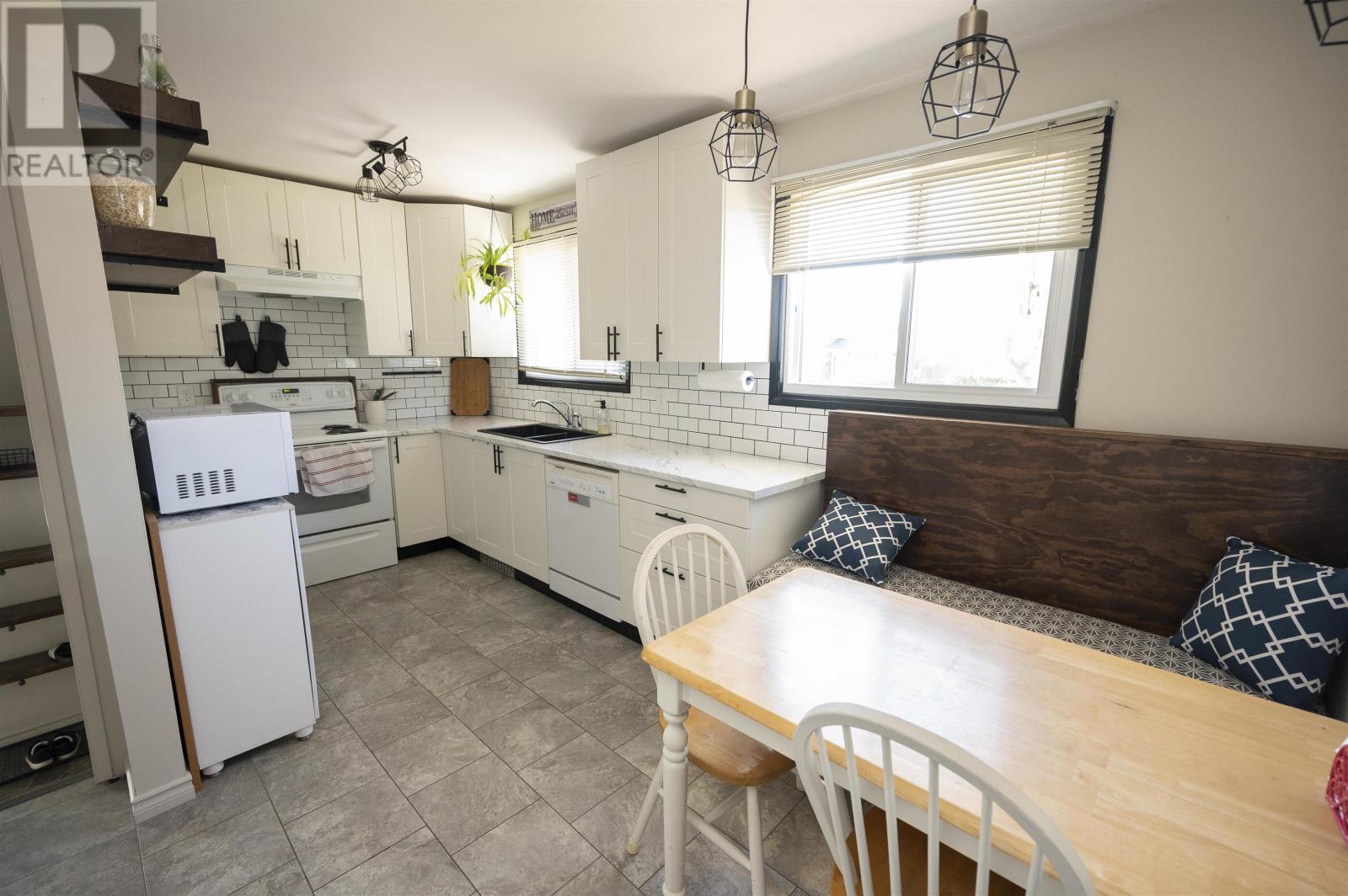 296 Sequoia Drive, Thunder Bay, Ontario  P7B 5T5 - Photo 9 - TB2601429