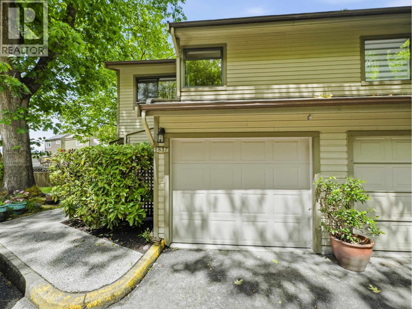 5837 Mayview Circle, Burnaby, British Columbia  V5E 4B7 - Photo 2 - R3134009