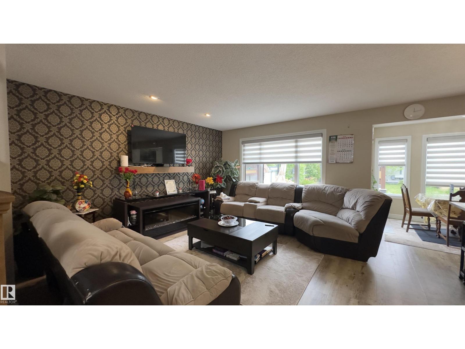 8826 24 Av Sw, Edmonton, Alberta  T6X 2C9 - Photo 2 - E4492627