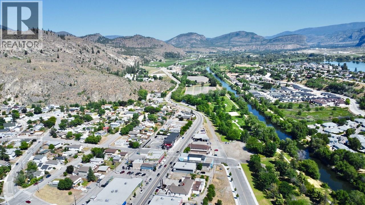 6363 & 6365 Main Street, Oliver, British Columbia