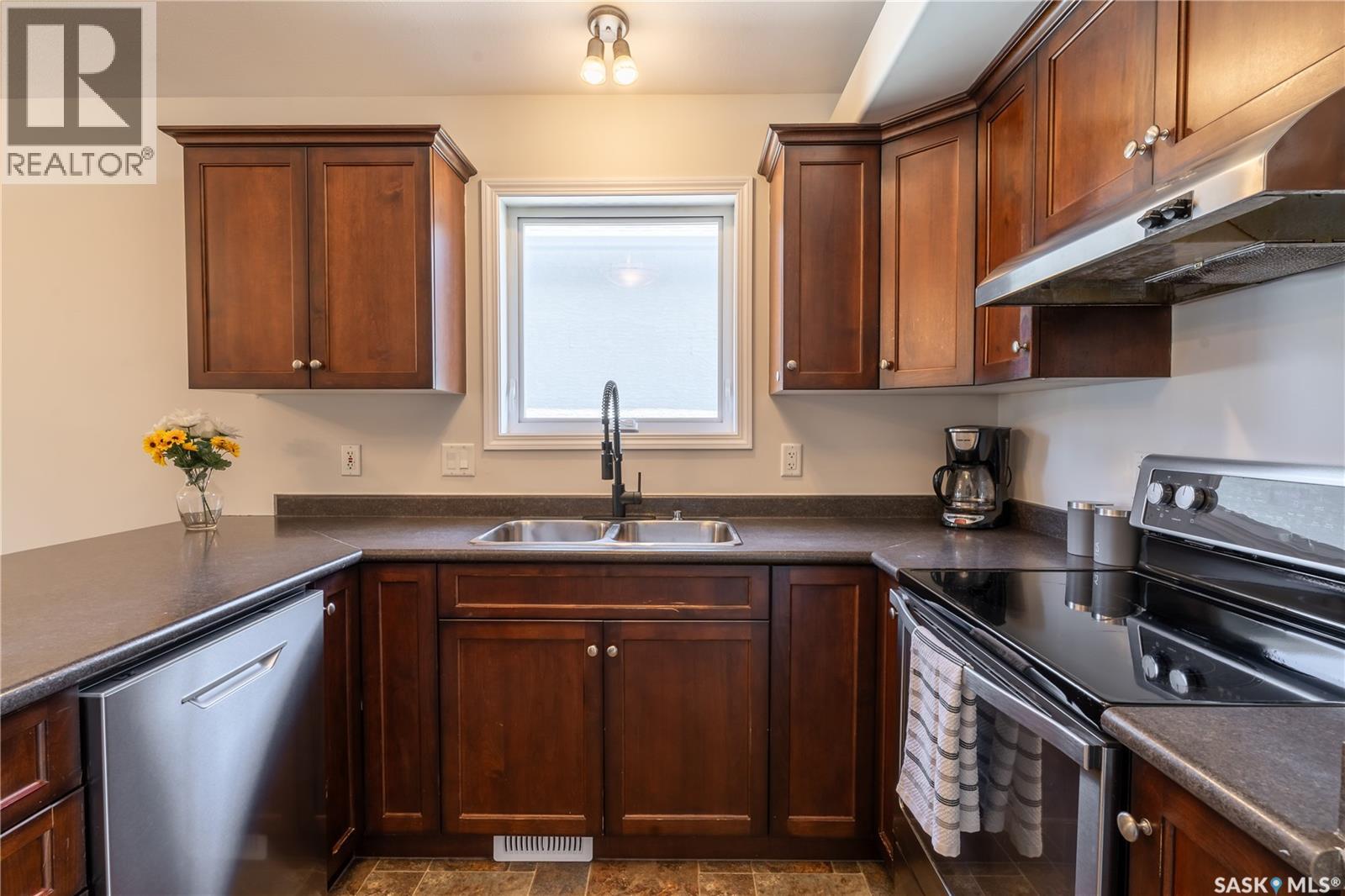 708 6th Avenue S, Martensville, Saskatchewan  S0K 2T0 - Photo 4 - SK038821
