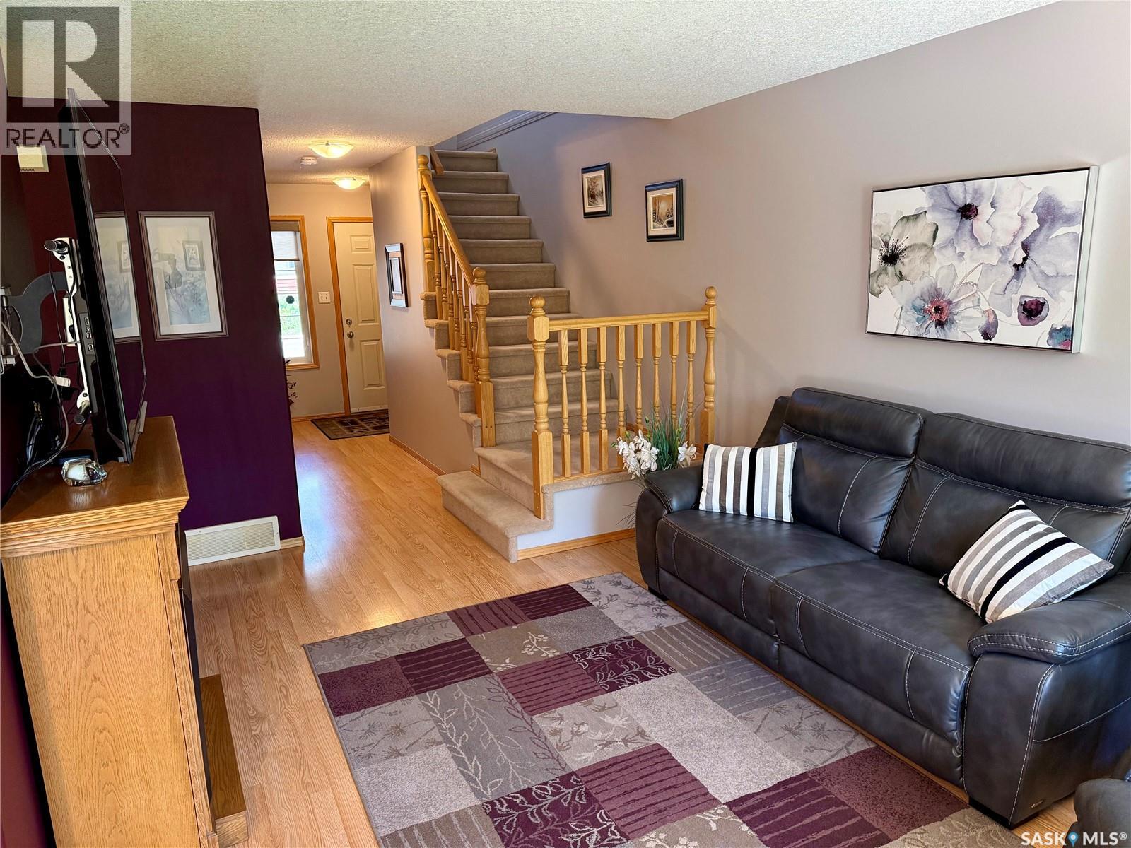 223 Mikkelson Drive, Regina, Saskatchewan  S4T 0A3 - Photo 4 - SK038805