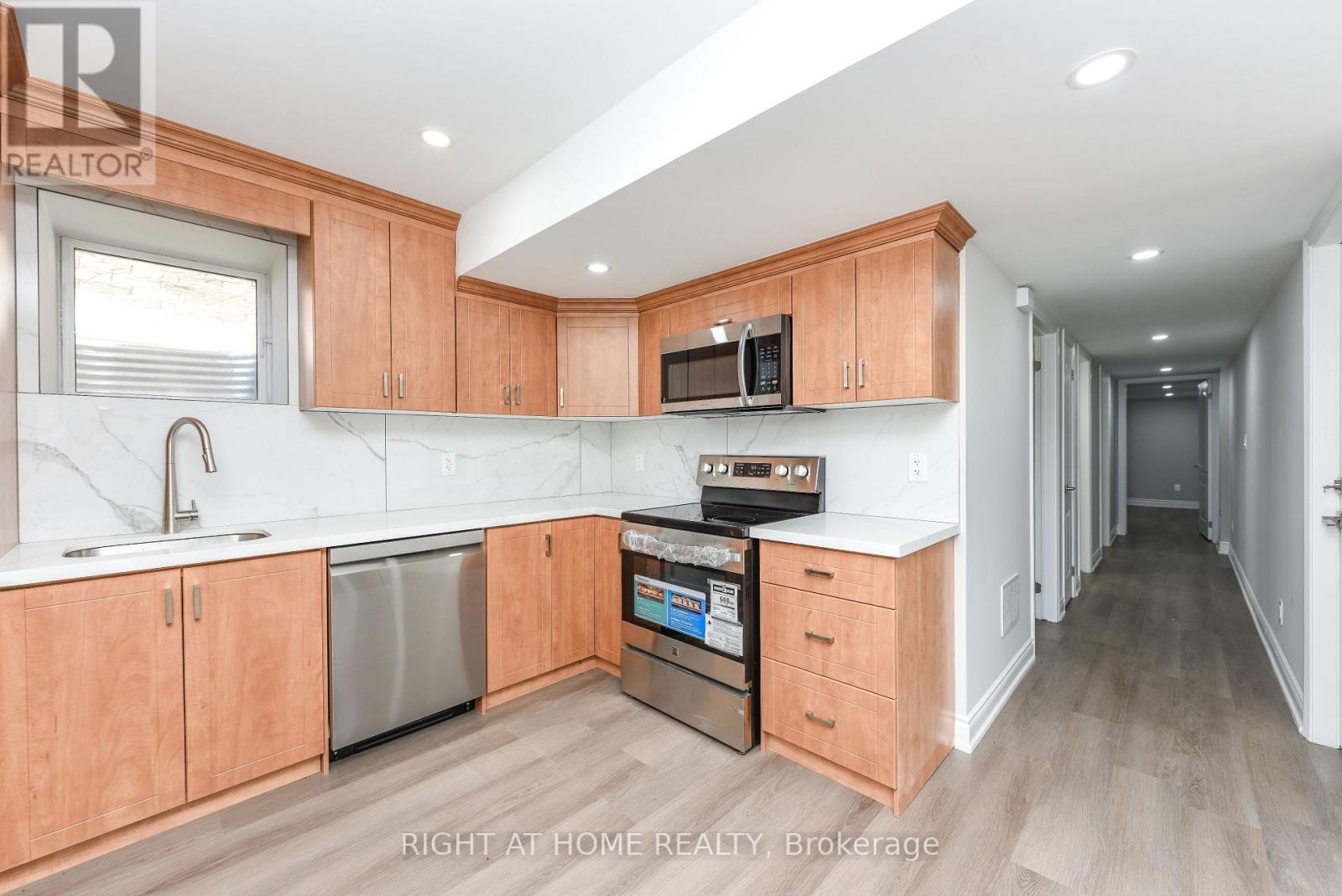 82 Elmcrest Drive, Brampton, Ontario  L6Y 5Z1 - Photo 7 - W13421506