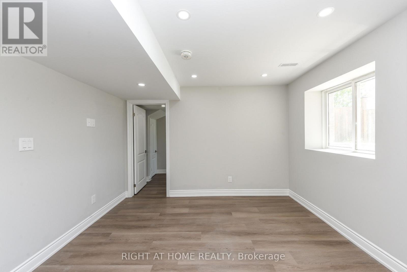 82 Elmcrest Drive, Brampton, Ontario  L6Y 5Z1 - Photo 8 - W13421506
