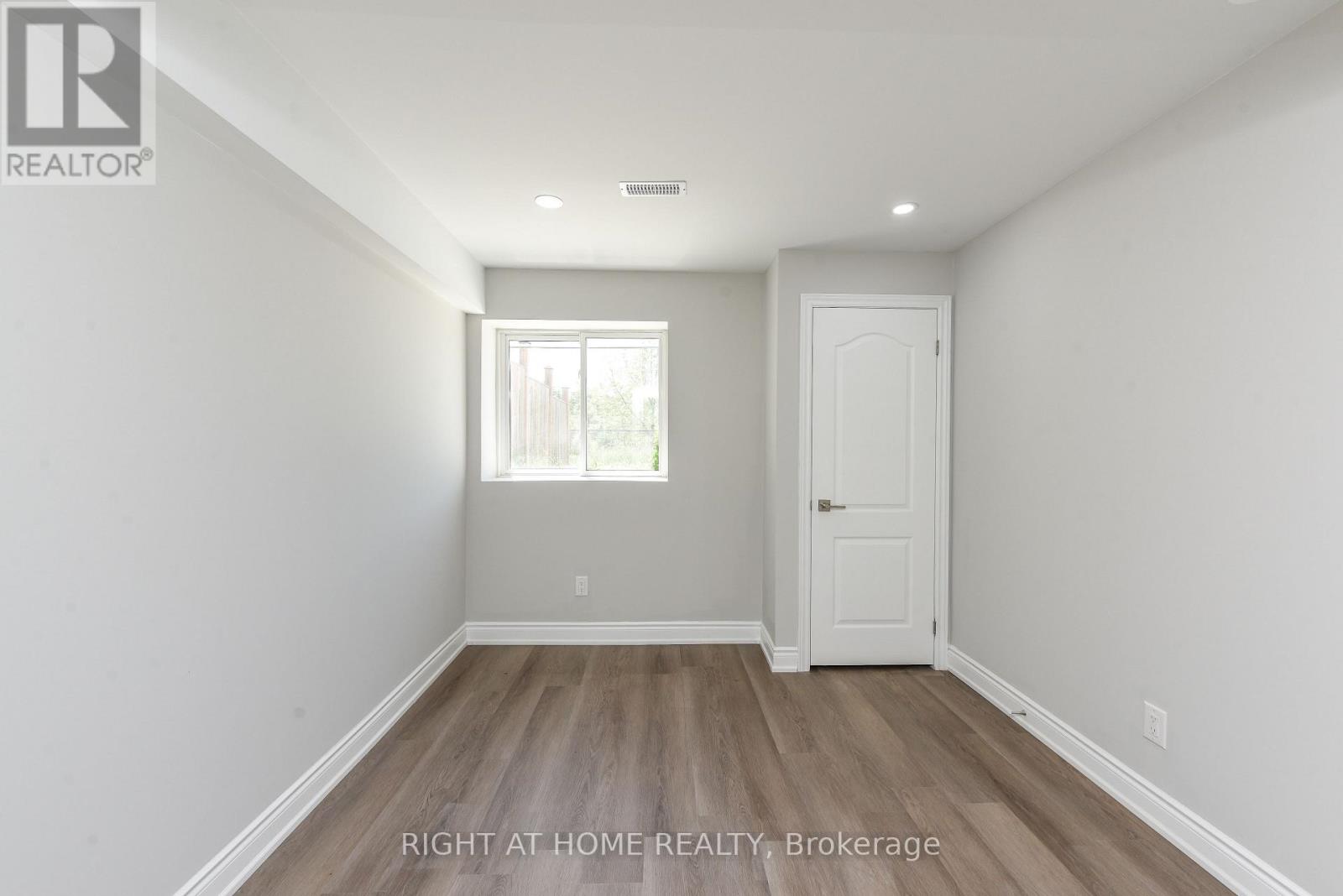 82 Elmcrest Drive, Brampton, Ontario  L6Y 5Z1 - Photo 9 - W13421506