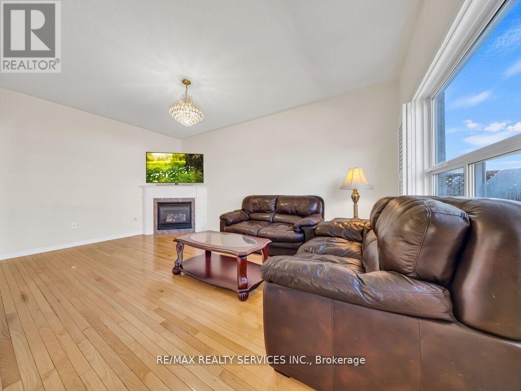 15 Lockburn Crescent, Brampton, Ontario  L7A 3W7 - Photo 6 - W13421556