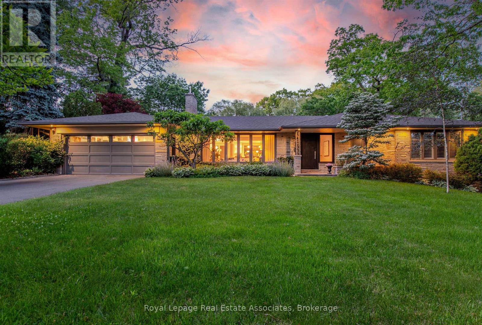 1561 PINETREE CRESCENT, Mississauga, Ontario