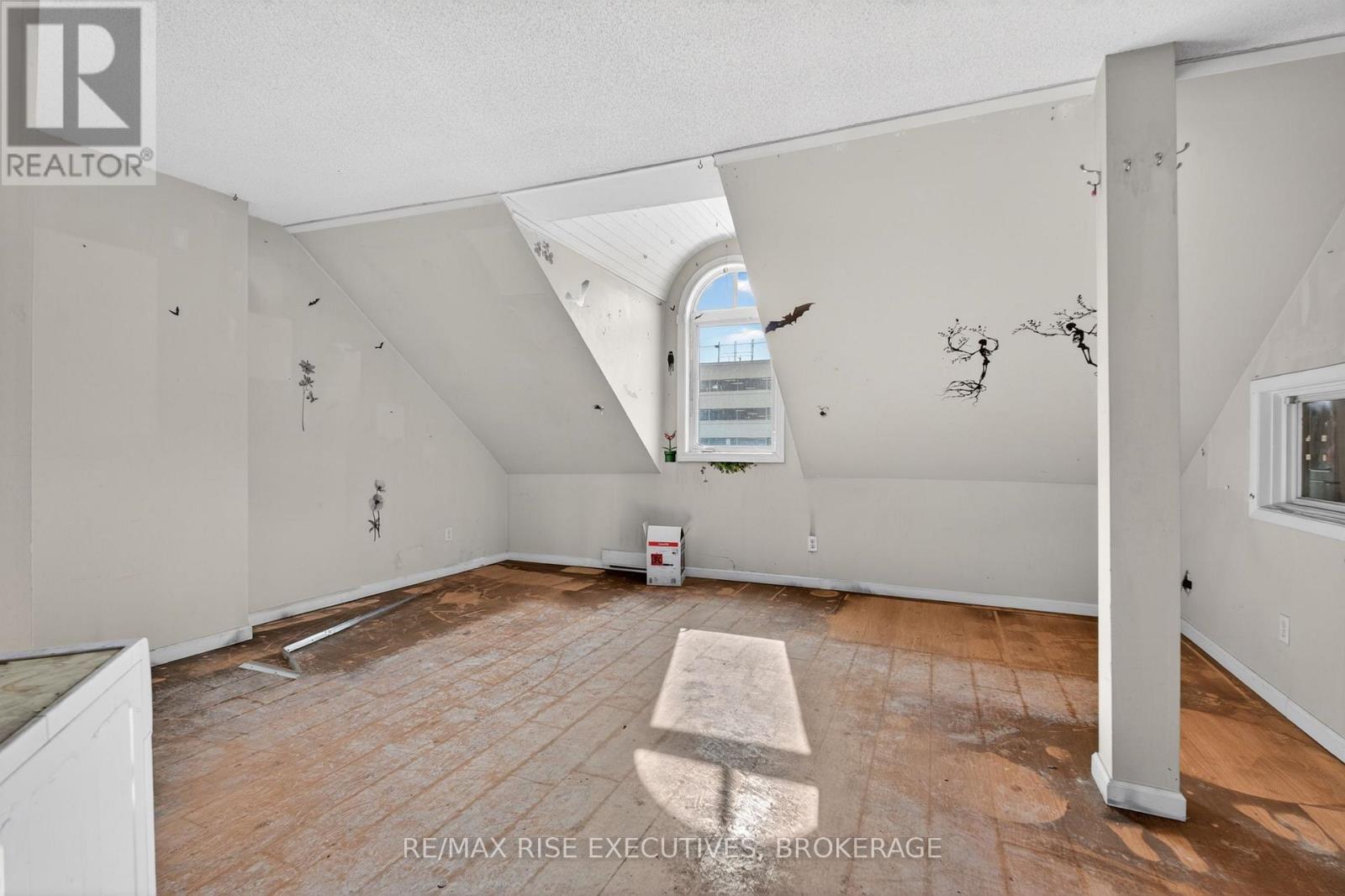 15 Montreal Street, Kingston, Ontario  K7L 3G7 - Photo 3 - X13421888