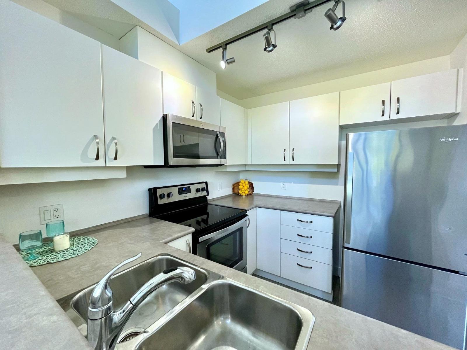 434 10838 City Parkway, Surrey, British Columbia  V3T 5X9 - Photo 9 - R3130095
